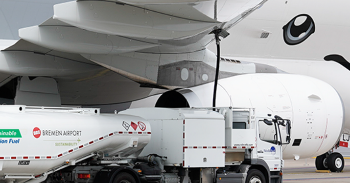 Beluga aircraft getting fueled with SAF